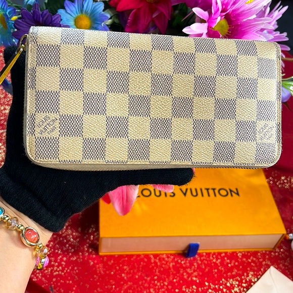 Louis Vuitton Checkered long Wallet - Picture 3 of 8